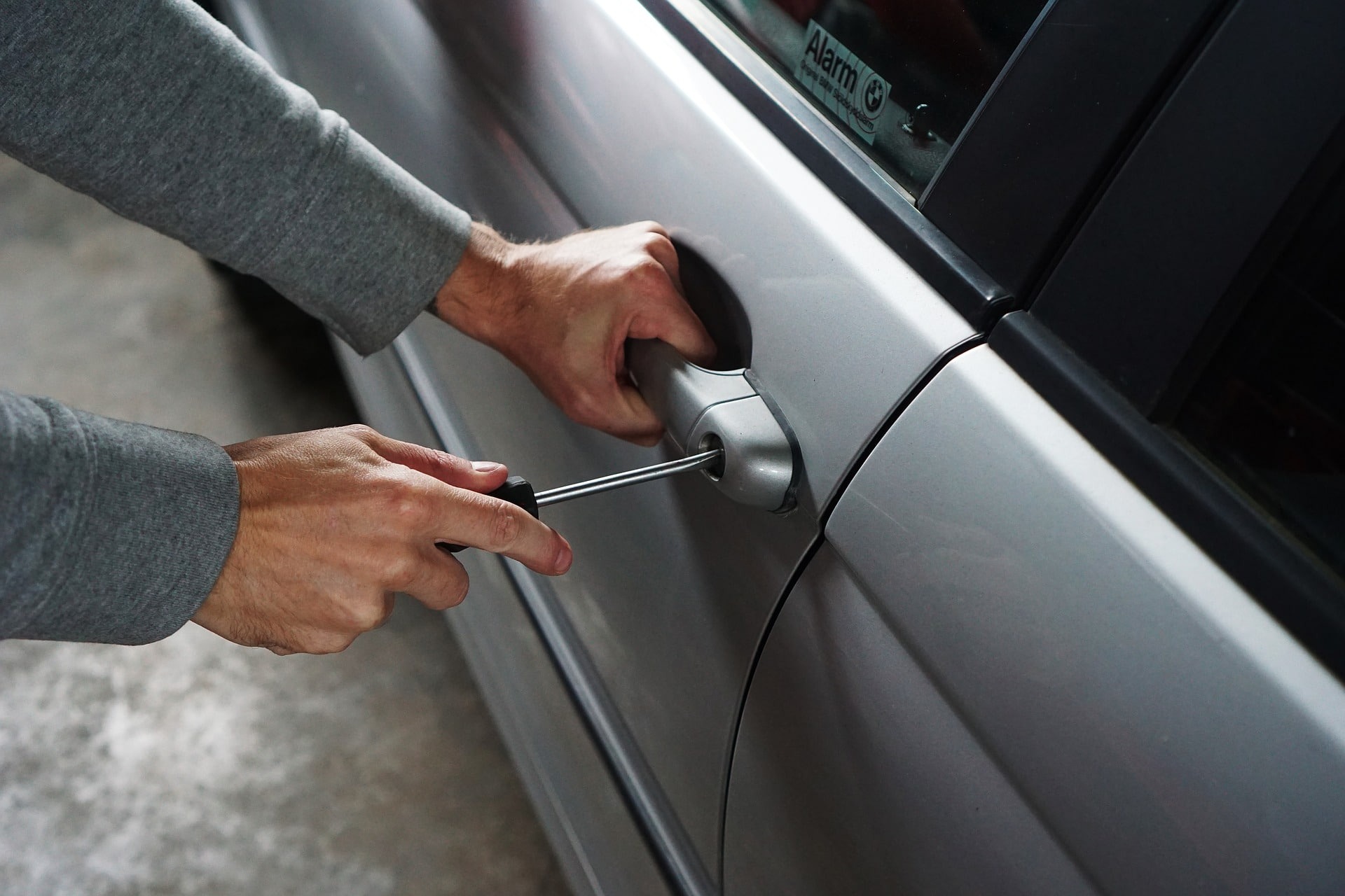 How to book a mobile auto locksmith for Convenient On-Site Assistance
