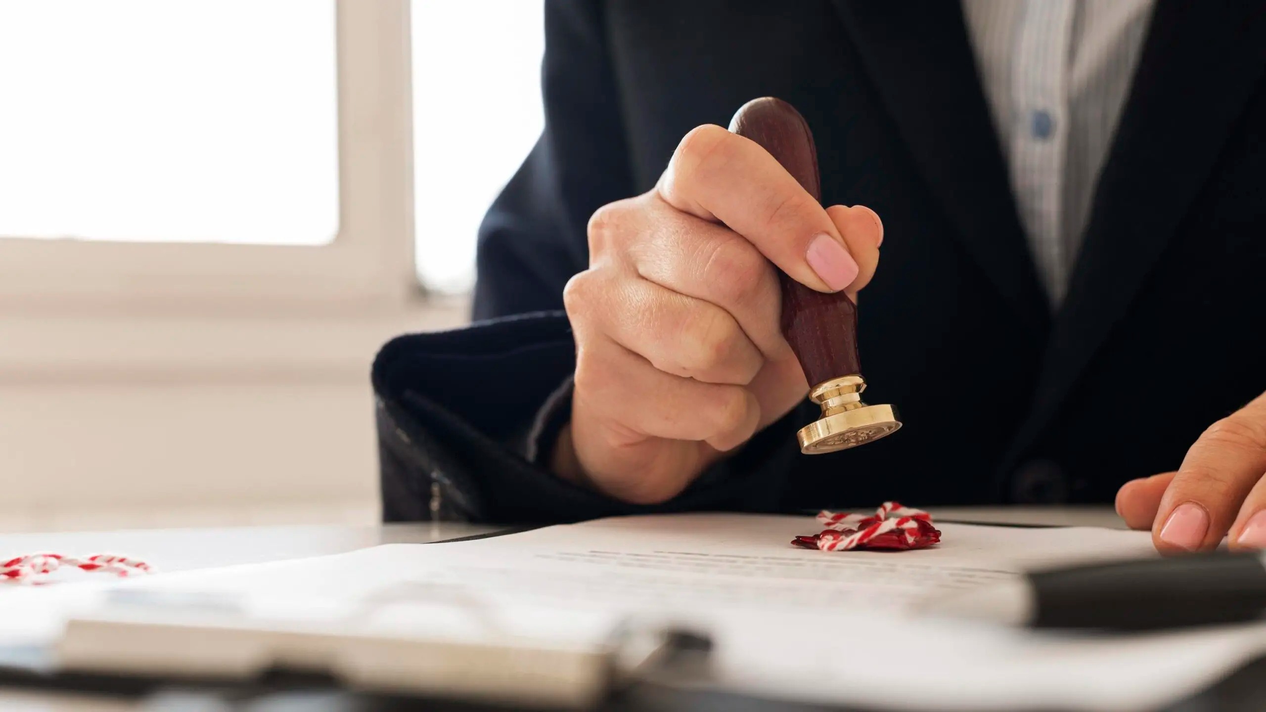 Improve Business Convenience With Professional Mobile Notary Support